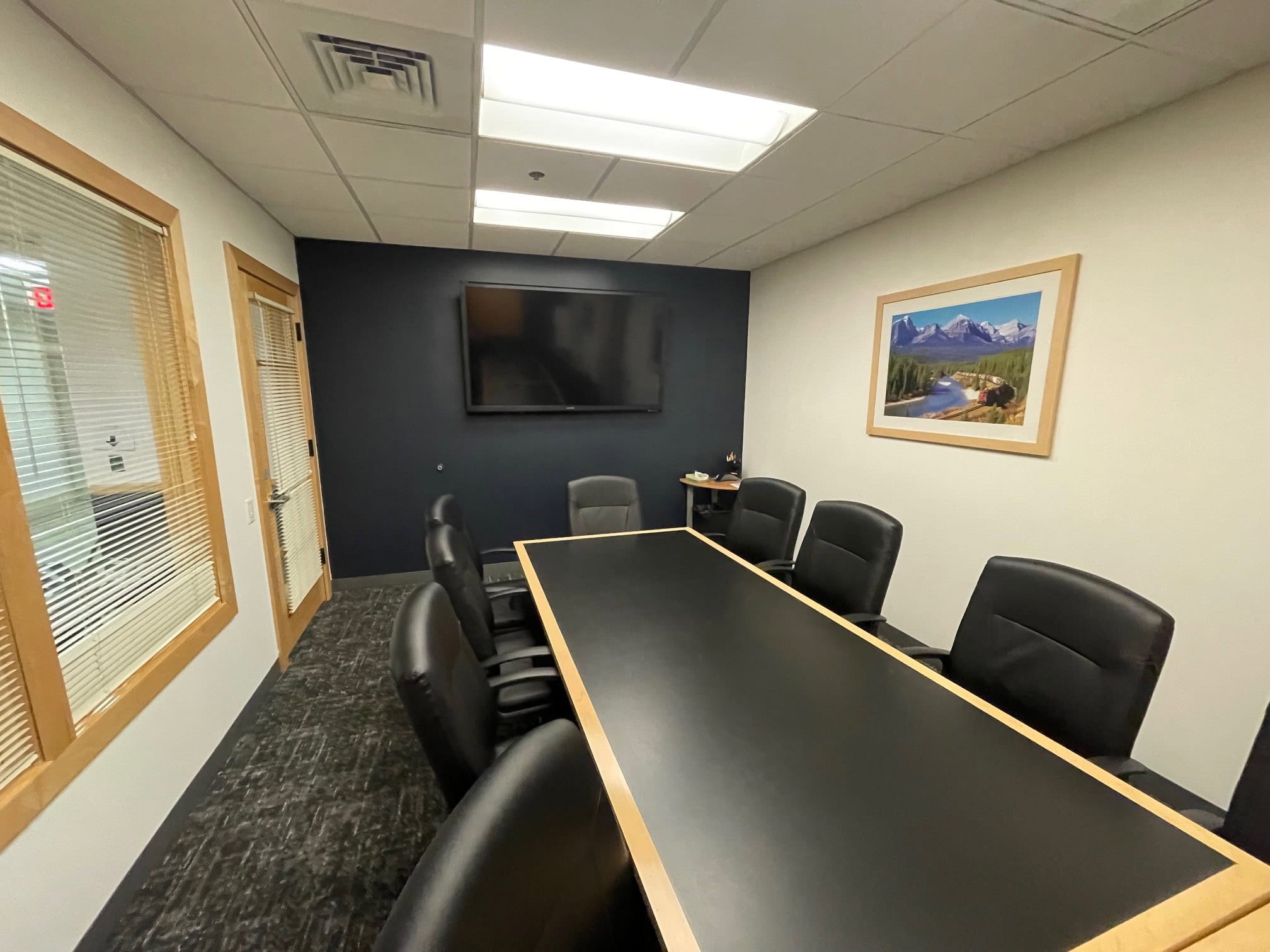 Modern Philadelphia office meeting room with a large conference table and comfortable chairs.