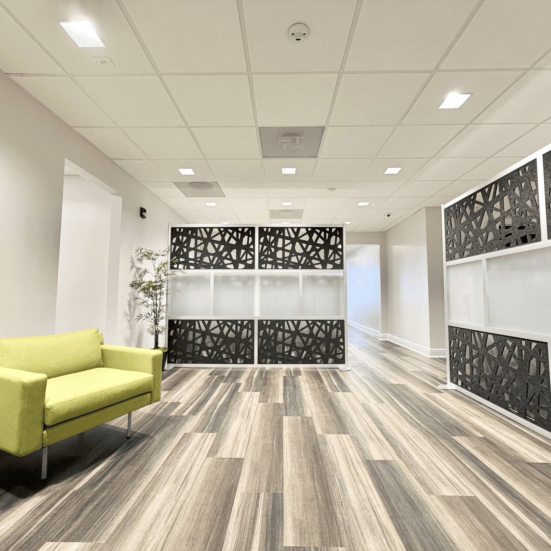 Modern office reception area with stylish black and white partitions and a bright, welcoming atmosph.